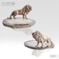 Bronze figure of lion the King of pride with demantoids inserts on agate plate Бронзовый лев Король прайда со вставками из демантоидов на пластине из агата