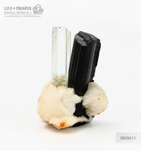 Exhibition sample: Sky Blue aquamarine on albite with quartz & Schorl 590 CT